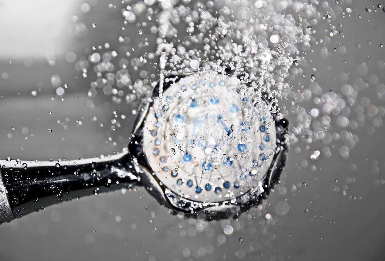 Rénovation salle de bain : douche VS baignoire