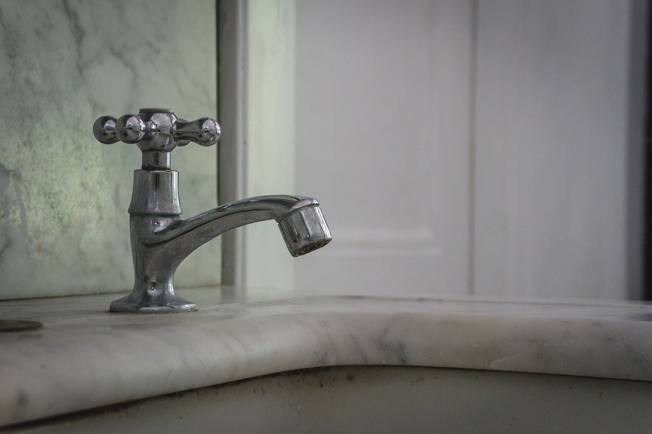 lavabo fuite d'eau