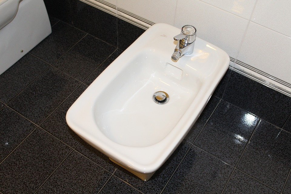 Le bidet dans la salle de bain, très efficace